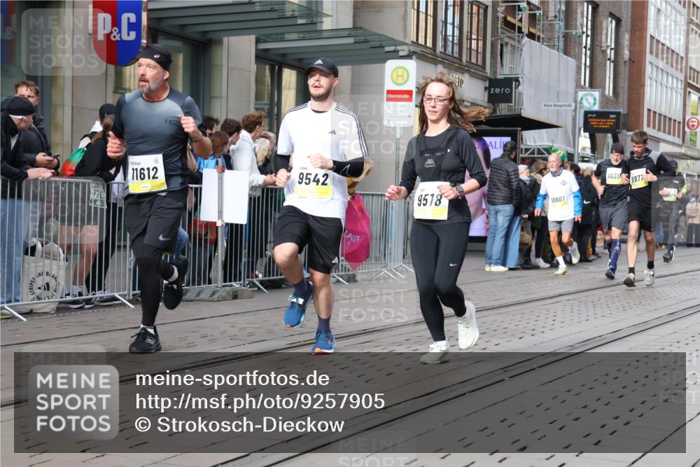 05.10.2025 - 20. swb-Marathon Bremen Strokosch-Dieckow http://msf.ph/oto/9257905 05.10.2025 10:58:39 Ziel 9219, 9349, 9518, 9542, 9601, 9692, 9847, 9977, 10039, 10080, 10143, 10263, 10353, 10357, 10560, 10561, 10588, 10594, 10607, 11290, 11483, 11612, 11651, 9219, 9349, 9518, 9542, 9601, 9692, 9847, 9977, 10039, 10080, 10143, 10263, 10353, 10357, 10560, 10561, 10588, 10594, 10607, 11290, 11483, 11612, 11651 meine-sportfotos.de