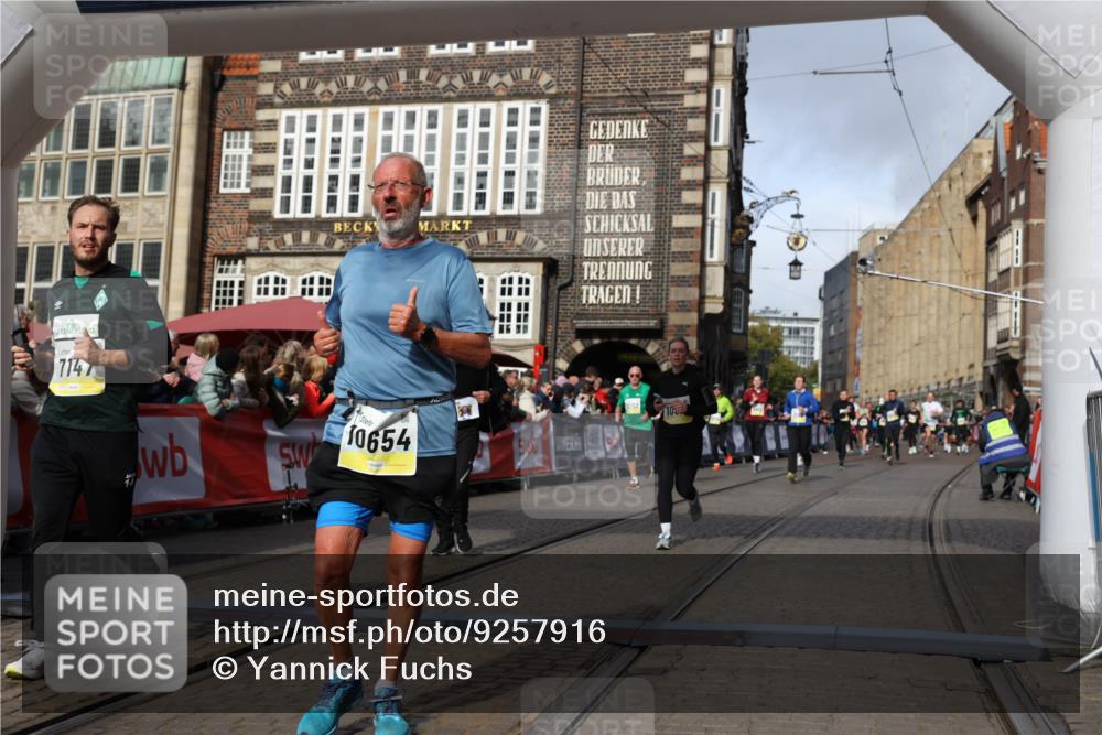 05.10.2025 - 20. swb-Marathon Bremen Yannick Fuchs http://msf.ph/oto/9257916 05.10.2025 10:56:03 Ziel 7147, 9521, 9871, 10610, 10654, 10758, 10921, 11052, 11439 meine-sportfotos.de