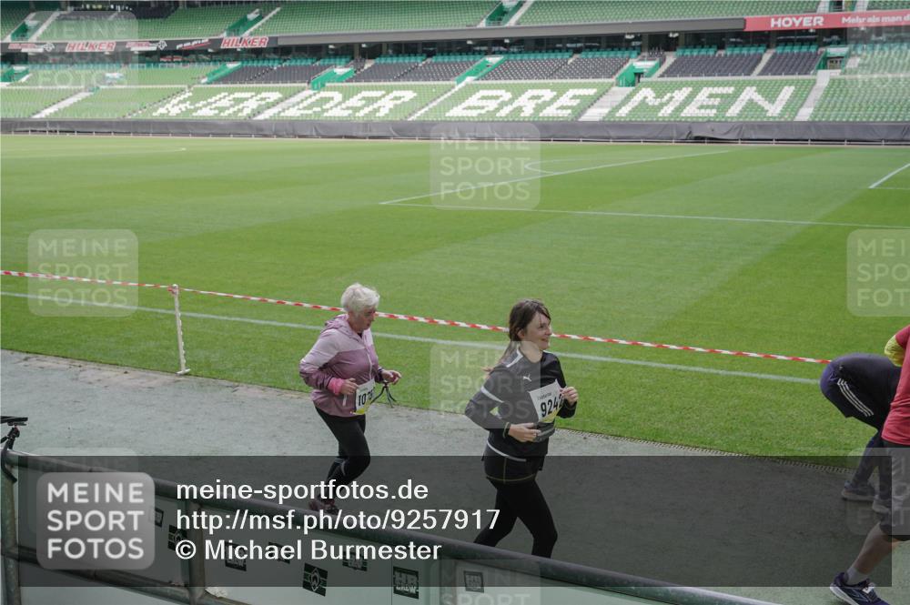 05.10.2025 - 20. swb-Marathon Bremen Michael Burmester http://msf.ph/oto/9257917 05.10.2025 10:45:26 Laufen im Stadion 7109, 7110, 8476, 9203, 9242, 9264, 9342, 9441, 9756, 9767, 9768, 9948, 9970, 10000, 10114, 10115, 10186, 10190, 10201, 10282, 10292, 10339, 10340, 10379, 10472, 10602, 10622, 10647, 10671, 10728, 10752, 10808, 10842, 10846, 10957, 11020, 11029, 11060, 11068, 11085, 11117, 11118, 11139, 11264, 11367, 11375, 11378, 11407, 11541, 7007, 9012, 9303, 9479, 9567, 9631, 9667, 9899, 10273, 10984, 11060, 11072, 11293, 11385, 11448, 11544, 11557 meine-sportfotos.de