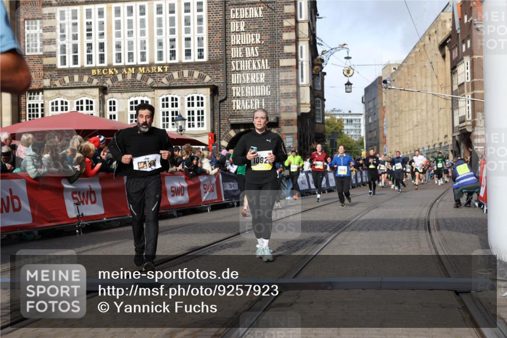 05.10.2025 - 20. swb-Marathon Bremen Yannick Fuchs http://msf.ph/oto/9257923 05.10.2025 10:56:04 Ziel 7147, 9871, 10610, 10654, 10758, 10921, 11052, 11439 meine-sportfotos.de