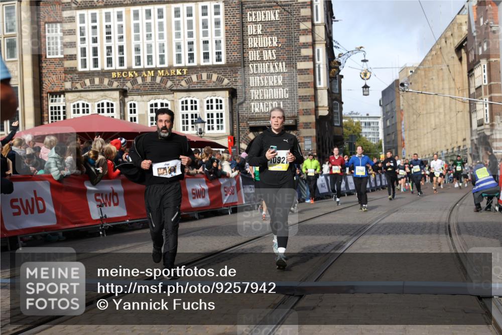 05.10.2025 - 20. swb-Marathon Bremen Yannick Fuchs http://msf.ph/oto/9257942 05.10.2025 10:56:04 Ziel 7147, 9871, 10610, 10654, 10758, 10921, 11052, 11439 meine-sportfotos.de