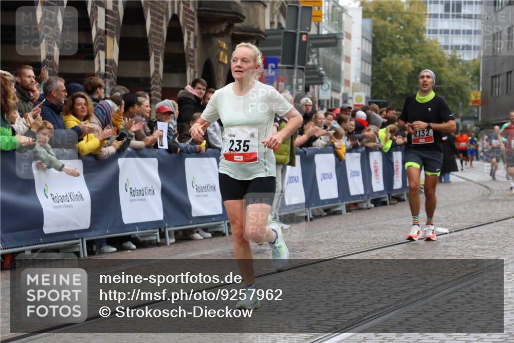 05.10.2025 - 20. swb-Marathon Bremen Strokosch-Dieckow http://msf.ph/oto/9257962 05.10.2025 12:55:19 Ziel 235, 474, 1443, 2132, 6444, 7213, 7883 meine-sportfotos.de