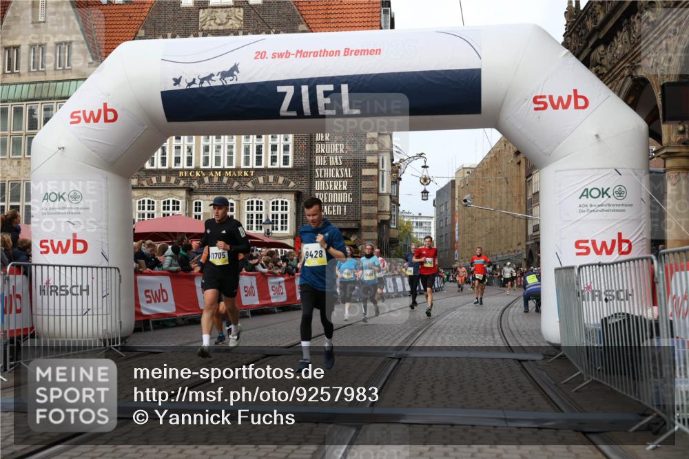 05.10.2025 - 20. swb-Marathon Bremen Yannick Fuchs http://msf.ph/oto/9257983 05.10.2025 10:47:31 Ziel 9244, 9428, 9670, 10637, 10667, 10951, 11498, 11705, 11742 meine-sportfotos.de