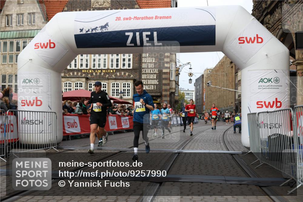 05.10.2025 - 20. swb-Marathon Bremen Yannick Fuchs http://msf.ph/oto/9257990 05.10.2025 10:47:31 Ziel 9244, 9428, 9670, 10637, 10667, 10951, 11498, 11705, 11742 meine-sportfotos.de
