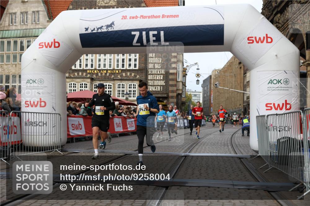 05.10.2025 - 20. swb-Marathon Bremen Yannick Fuchs http://msf.ph/oto/9258004 05.10.2025 10:47:31 Ziel 9244, 9428, 9670, 10637, 10667, 10951, 11498, 11705, 11742 meine-sportfotos.de