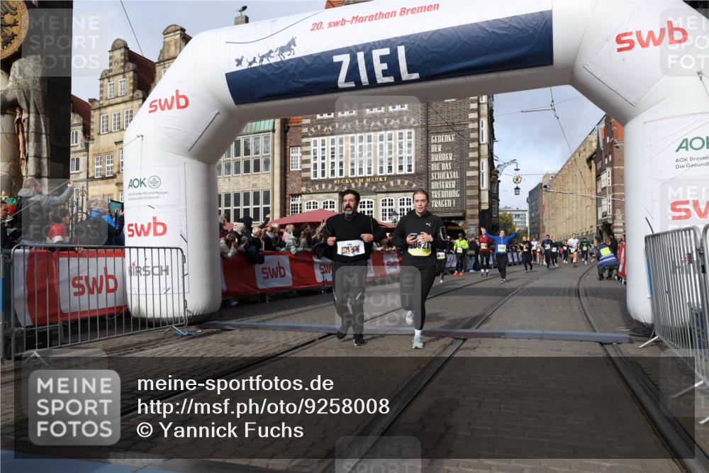 05.10.2025 - 20. swb-Marathon Bremen Yannick Fuchs http://msf.ph/oto/9258008 05.10.2025 10:56:05 Ziel 7147, 9871, 10015, 10610, 10654, 10758, 10921, 11052, 11148, 11439 meine-sportfotos.de