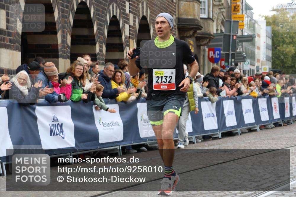 05.10.2025 - 20. swb-Marathon Bremen Strokosch-Dieckow http://msf.ph/oto/9258010 05.10.2025 12:55:22 Ziel 474, 1443, 1912, 2132, 6444 meine-sportfotos.de