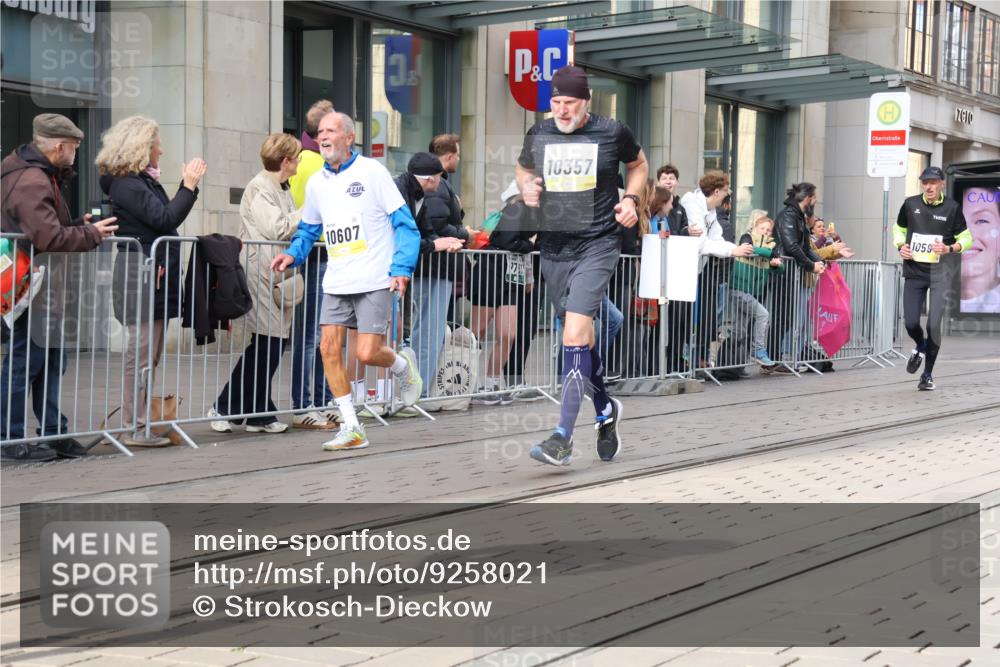 05.10.2025 - 20. swb-Marathon Bremen Strokosch-Dieckow http://msf.ph/oto/9258021 05.10.2025 10:58:44 Ziel 9219, 9349, 9508, 9518, 9542, 9601, 9692, 9847, 9977, 10039, 10080, 10143, 10200, 10274, 10353, 10357, 10560, 10588, 10594, 10607, 11207, 11483, 11612, 9219, 9349, 9508, 9518, 9542, 9601, 9692, 9847, 9977, 10039, 10080, 10143, 10200, 10274, 10353, 10357, 10560, 10588, 10594, 10607, 11207, 11483, 11612 meine-sportfotos.de