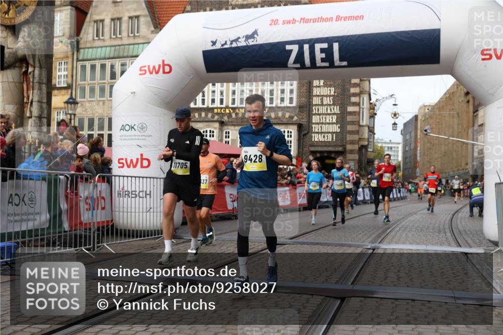 05.10.2025 - 20. swb-Marathon Bremen Yannick Fuchs http://msf.ph/oto/9258027 05.10.2025 10:47:31 Ziel 9244, 9428, 9670, 10637, 10667, 10951, 11498, 11705, 11742 meine-sportfotos.de