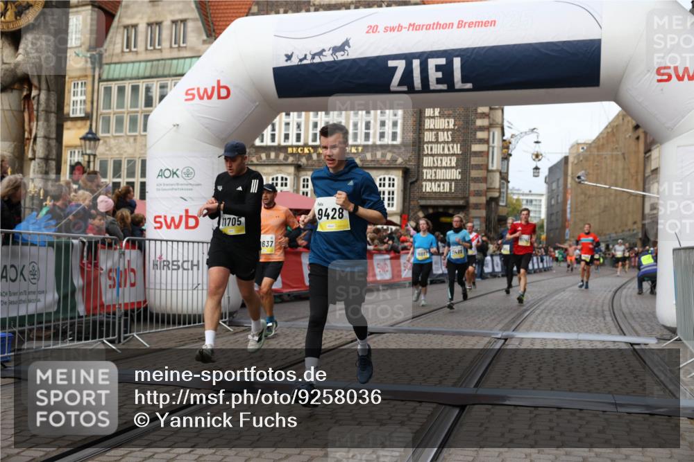 05.10.2025 - 20. swb-Marathon Bremen Yannick Fuchs http://msf.ph/oto/9258036 05.10.2025 10:47:32 Ziel 9244, 9428, 9670, 10319, 10637, 10667, 10951, 11498, 11705, 11742 meine-sportfotos.de