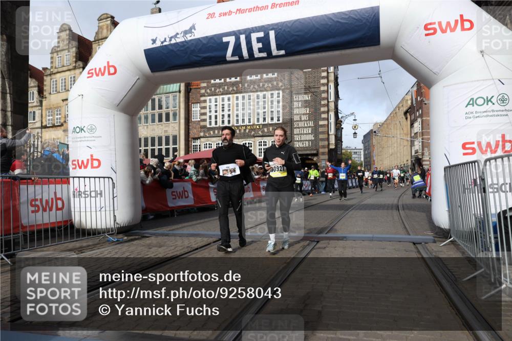 05.10.2025 - 20. swb-Marathon Bremen Yannick Fuchs http://msf.ph/oto/9258043 05.10.2025 10:56:05 Ziel 7147, 9871, 10015, 10610, 10654, 10758, 10921, 11052, 11148, 11439 meine-sportfotos.de