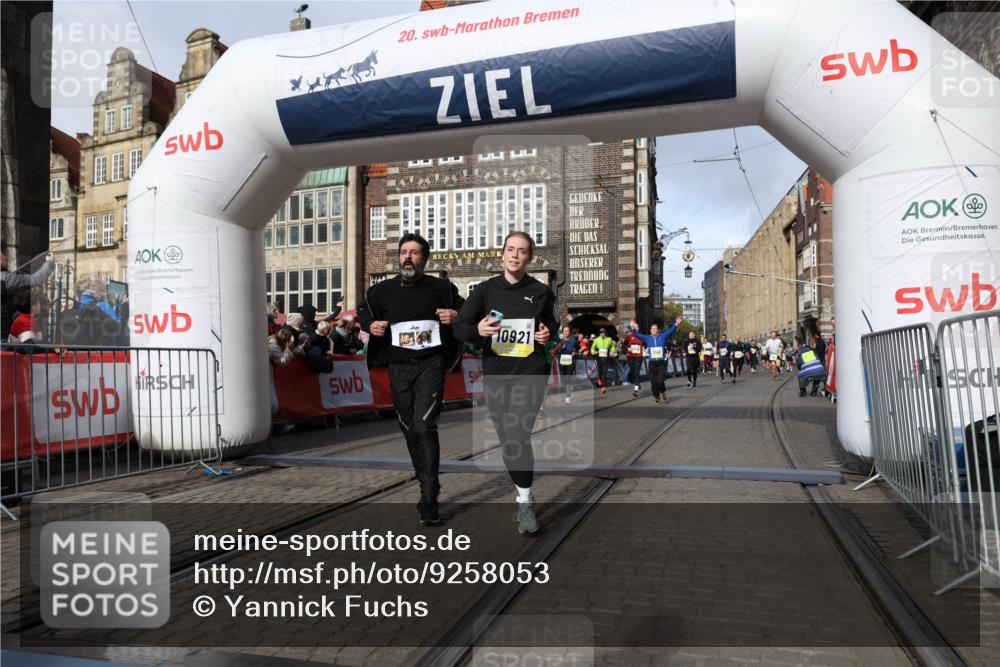 05.10.2025 - 20. swb-Marathon Bremen Yannick Fuchs http://msf.ph/oto/9258053 05.10.2025 10:56:05 Ziel 7147, 9871, 10015, 10610, 10654, 10758, 10921, 11052, 11148, 11439 meine-sportfotos.de