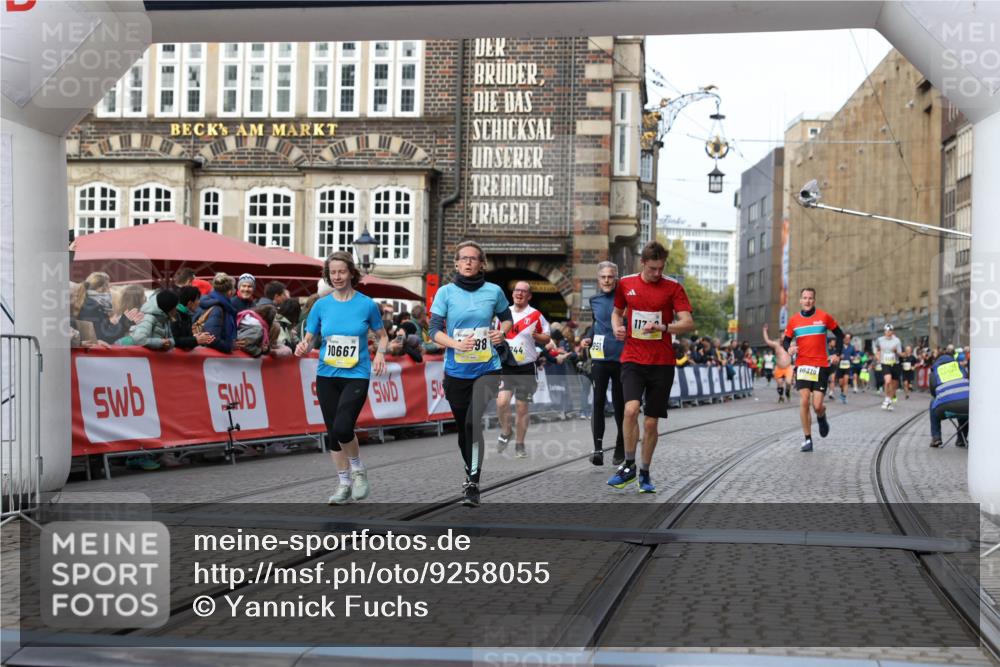 05.10.2025 - 20. swb-Marathon Bremen Yannick Fuchs http://msf.ph/oto/9258055 05.10.2025 10:47:32 Ziel 9244, 9428, 9670, 10319, 10637, 10667, 10951, 11498, 11705, 11742 meine-sportfotos.de