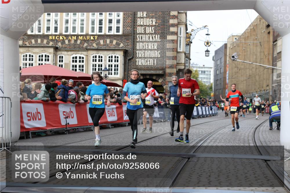 05.10.2025 - 20. swb-Marathon Bremen Yannick Fuchs http://msf.ph/oto/9258066 05.10.2025 10:47:33 Ziel 9244, 9428, 9670, 10319, 10637, 10667, 10951, 11498, 11705, 11742 meine-sportfotos.de