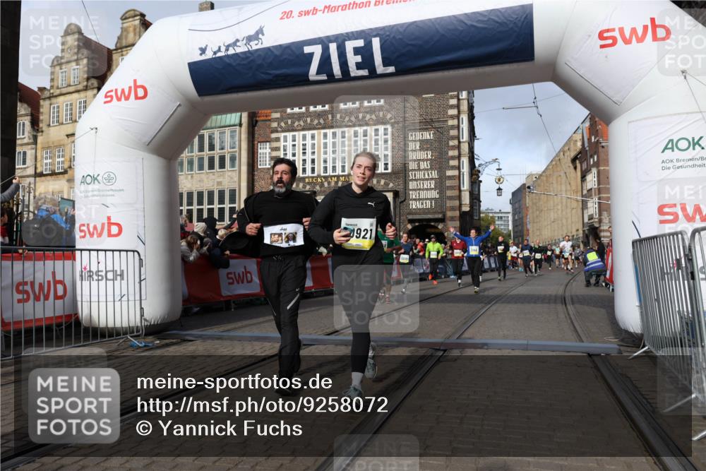 05.10.2025 - 20. swb-Marathon Bremen Yannick Fuchs http://msf.ph/oto/9258072 05.10.2025 10:56:05 Ziel 7147, 9871, 10015, 10610, 10654, 10758, 10921, 11052, 11148, 11439 meine-sportfotos.de