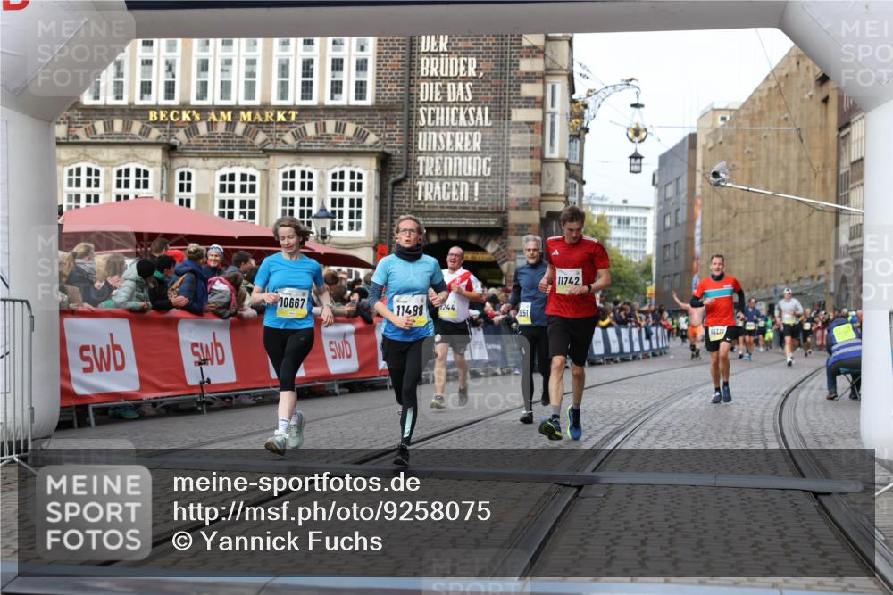 05.10.2025 - 20. swb-Marathon Bremen Yannick Fuchs http://msf.ph/oto/9258075 05.10.2025 10:47:33 Ziel 9244, 9428, 9670, 10319, 10637, 10667, 10951, 11498, 11705, 11742 meine-sportfotos.de