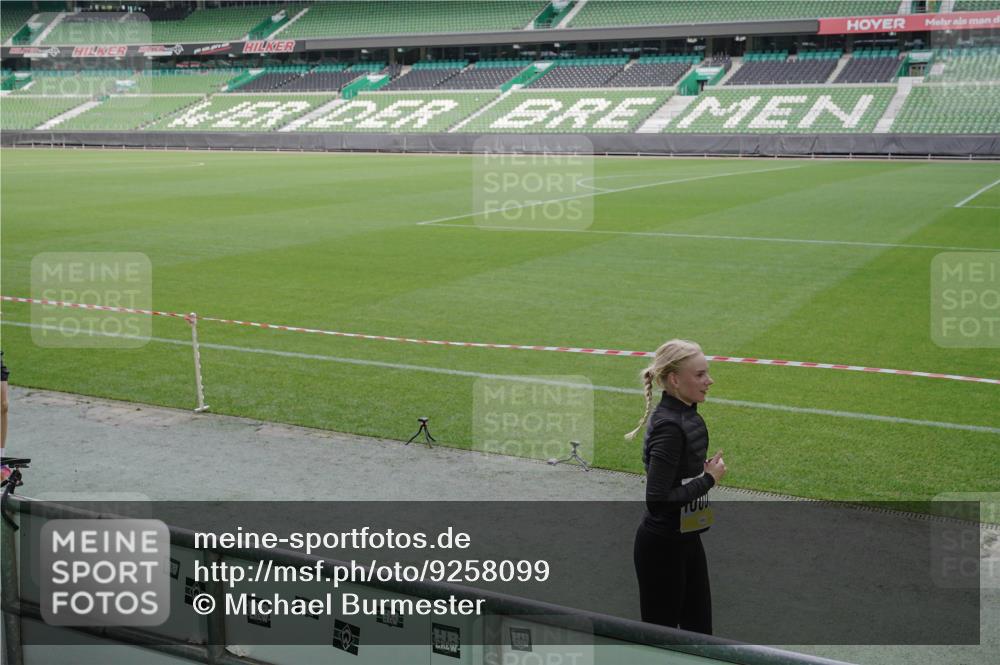05.10.2025 - 20. swb-Marathon Bremen Michael Burmester http://msf.ph/oto/9258099 05.10.2025 10:45:38 Laufen im Stadion 7109, 7110, 8476, 9203, 9242, 9420, 9441, 9643, 9756, 9838, 9948, 10000, 10023, 10083, 10186, 10201, 10282, 10292, 10472, 10496, 10602, 10622, 10671, 10728, 10752, 10759, 10808, 10842, 10957, 10976, 11020, 11029, 11036, 11068, 11085, 11139, 11264, 11332, 11375, 11438, 11541, 9264, 9342, 9567, 9767, 9768, 9899, 9948, 9970, 10114, 10115, 10190, 10339, 10340, 10379, 10647, 10846, 11060, 11117, 11118, 11293, 11367, 11378, 11557 meine-sportfotos.de