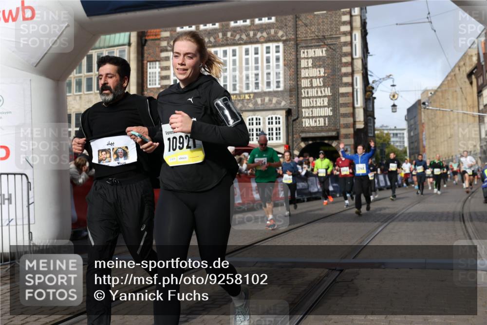 05.10.2025 - 20. swb-Marathon Bremen Yannick Fuchs http://msf.ph/oto/9258102 05.10.2025 10:56:06 Ziel 7147, 9871, 9950, 10015, 10610, 10654, 10758, 10921, 10959, 11148, 11439 meine-sportfotos.de
