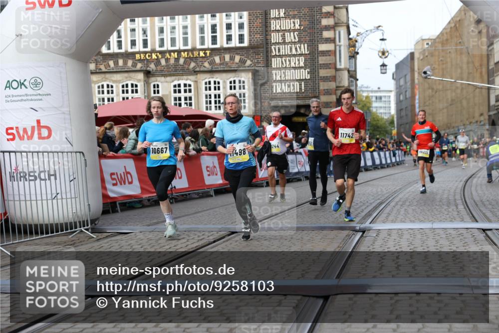 05.10.2025 - 20. swb-Marathon Bremen Yannick Fuchs http://msf.ph/oto/9258103 05.10.2025 10:47:33 Ziel 9244, 9428, 9670, 10319, 10637, 10667, 10951, 11498, 11705, 11742 meine-sportfotos.de