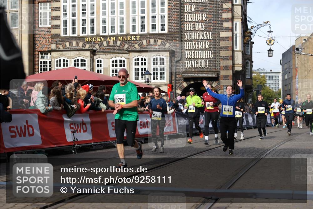 05.10.2025 - 20. swb-Marathon Bremen Yannick Fuchs http://msf.ph/oto/9258111 05.10.2025 10:56:06 Ziel 7147, 9871, 9950, 10015, 10610, 10654, 10758, 10921, 10959, 11148, 11439 meine-sportfotos.de