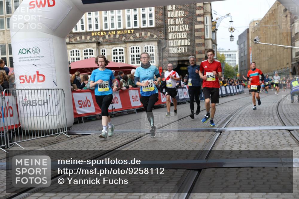 05.10.2025 - 20. swb-Marathon Bremen Yannick Fuchs http://msf.ph/oto/9258112 05.10.2025 10:47:33 Ziel 9244, 9428, 9670, 10319, 10637, 10667, 10951, 11498, 11705, 11742 meine-sportfotos.de