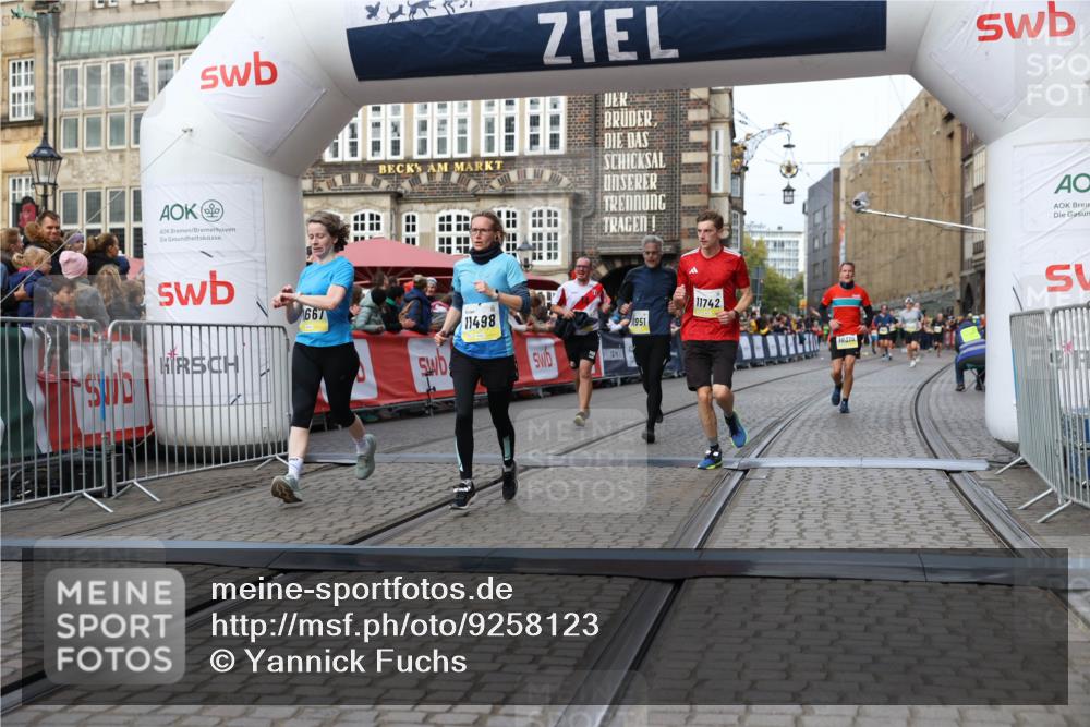 05.10.2025 - 20. swb-Marathon Bremen Yannick Fuchs http://msf.ph/oto/9258123 05.10.2025 10:47:34 Ziel 9244, 9428, 9670, 10319, 10637, 10667, 10951, 11498, 11705, 11742 meine-sportfotos.de