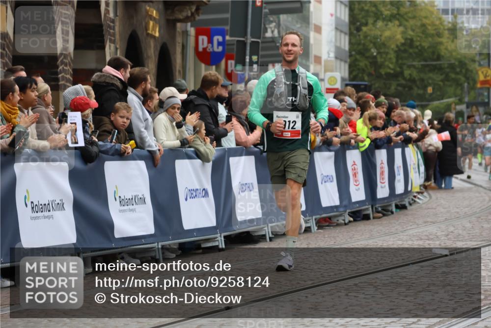 05.10.2025 - 20. swb-Marathon Bremen Strokosch-Dieckow http://msf.ph/oto/9258124 05.10.2025 12:55:27 Ziel 1443, 1907, 1912, 6444 meine-sportfotos.de