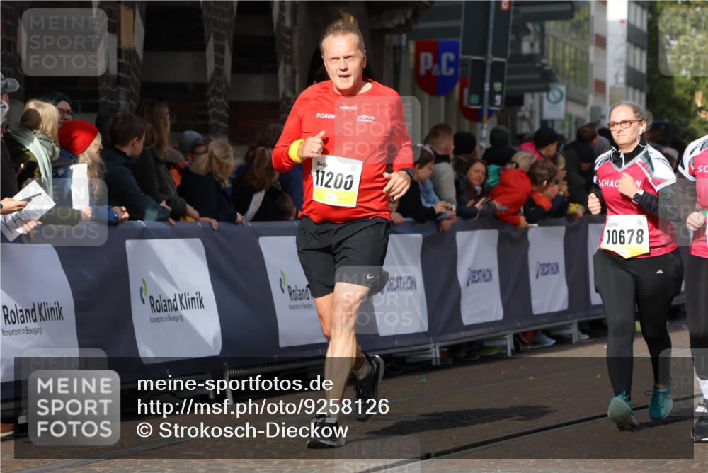 05.10.2025 - 20. swb-Marathon Bremen Strokosch-Dieckow http://msf.ph/oto/9258126 05.10.2025 11:04:19 Ziel 9448, 9537, 9684, 10678, 11200 meine-sportfotos.de