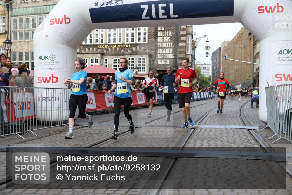 05.10.2025 - 20. swb-Marathon Bremen Yannick Fuchs http://msf.ph/oto/9258132 05.10.2025 10:47:34 Ziel 9244, 9428, 9670, 10319, 10637, 10667, 10951, 11498, 11705, 11742 meine-sportfotos.de