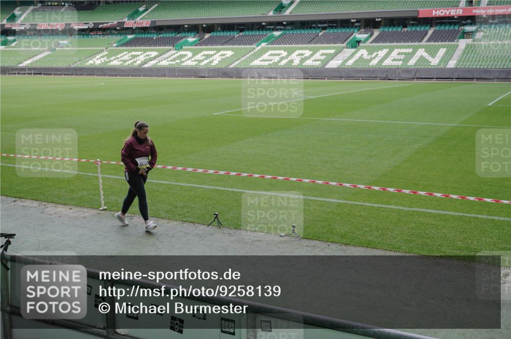 05.10.2025 - 20. swb-Marathon Bremen Michael Burmester http://msf.ph/oto/9258139 05.10.2025 10:45:45 Laufen im Stadion 8476, 9203, 9242, 9420, 9465, 9643, 9756, 9838, 10000, 10023, 10083, 10186, 10201, 10220, 10450, 10472, 10496, 10575, 10602, 10671, 10728, 10752, 10759, 10808, 10842, 10976, 11020, 11029, 11036, 11068, 11082, 11332, 11375, 11438, 11541, 7109, 7110, 8476, 9264, 9342, 9441, 9567, 9767, 9768, 9948, 9970, 10114, 10115, 10190, 10282, 10292, 10339, 10340, 10379, 10622, 10647, 10846, 10957, 11060, 11085, 11117, 11118, 11139, 11264, 11367, 11375, 11378, 11557 meine-sportfotos.de