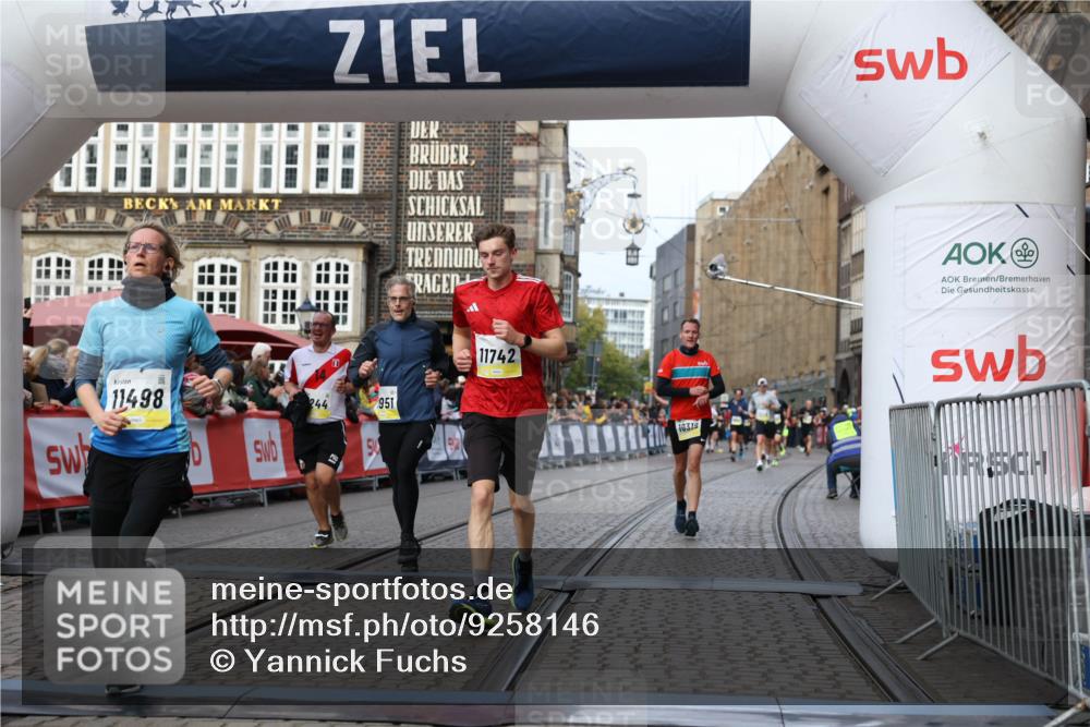 05.10.2025 - 20. swb-Marathon Bremen Yannick Fuchs http://msf.ph/oto/9258146 05.10.2025 10:47:34 Ziel 9244, 9428, 9670, 10319, 10637, 10667, 10951, 11498, 11705, 11742 meine-sportfotos.de