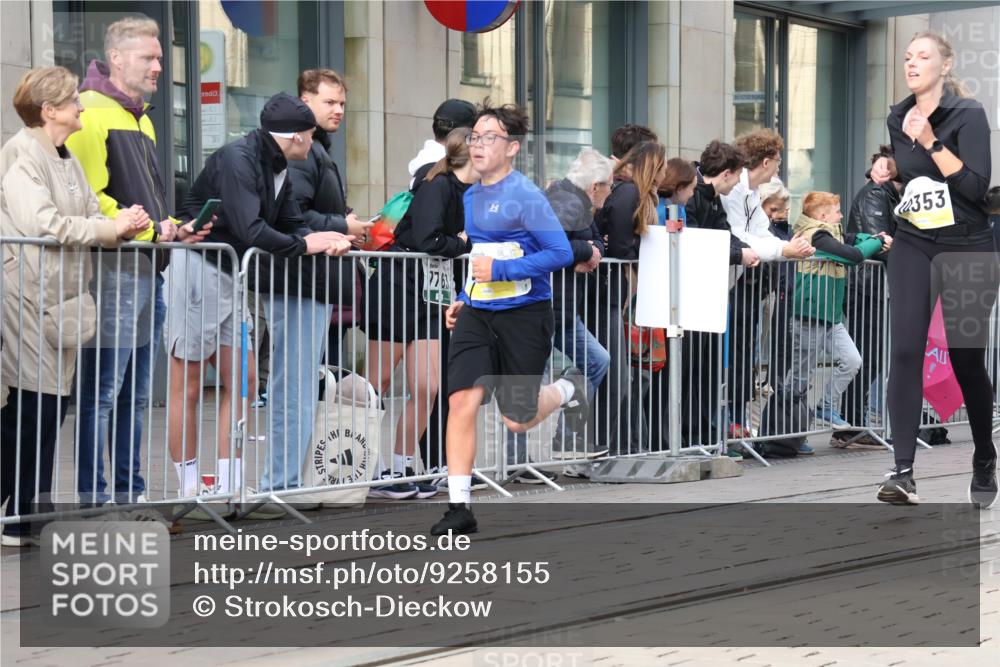 05.10.2025 - 20. swb-Marathon Bremen Strokosch-Dieckow http://msf.ph/oto/9258155 05.10.2025 10:58:49 Ziel 9183, 9219, 9454, 9508, 9601, 9692, 9847, 9977, 10039, 10143, 10200, 10274, 10353, 10357, 10407, 10588, 10594, 10607, 11006, 11007, 11207, 11400, 9183, 9219, 9454, 9508, 9601, 9692, 9847, 9977, 10039, 10143, 10200, 10274, 10353, 10357, 10407, 10588, 10594, 10607, 11006, 11007, 11207, 11400 meine-sportfotos.de