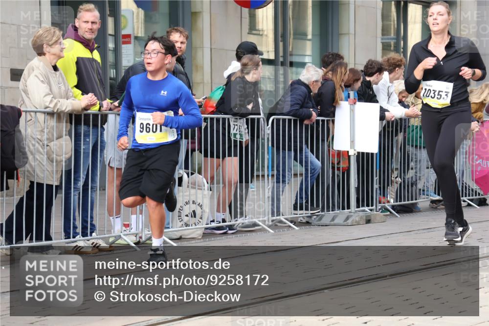 05.10.2025 - 20. swb-Marathon Bremen Strokosch-Dieckow http://msf.ph/oto/9258172 05.10.2025 10:58:49 Ziel 9183, 9219, 9454, 9508, 9601, 9692, 9847, 9977, 10039, 10143, 10200, 10274, 10353, 10357, 10407, 10588, 10594, 10607, 11006, 11007, 11207, 11400, 9183, 9219, 9454, 9508, 9601, 9692, 9847, 9977, 10039, 10143, 10200, 10274, 10353, 10357, 10407, 10588, 10594, 10607, 11006, 11007, 11207, 11400 meine-sportfotos.de