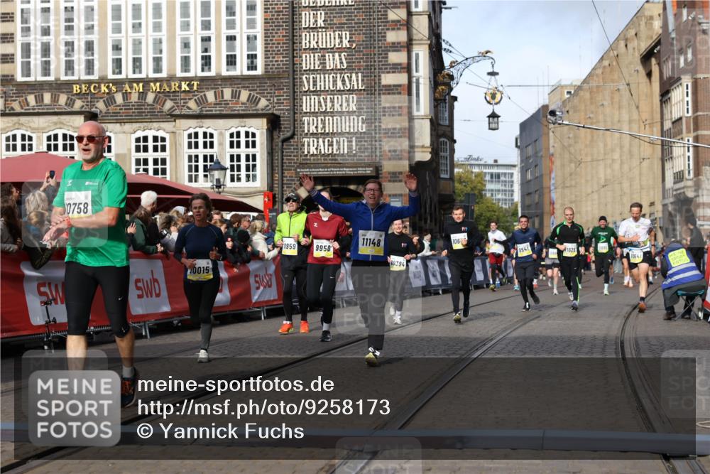 05.10.2025 - 20. swb-Marathon Bremen Yannick Fuchs http://msf.ph/oto/9258173 05.10.2025 10:56:07 Ziel 7147, 9871, 9950, 10015, 10394, 10641, 10654, 10675, 10758, 10921, 10959, 11148, 11439, 11626 meine-sportfotos.de