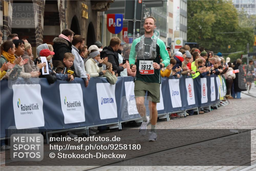 05.10.2025 - 20. swb-Marathon Bremen Strokosch-Dieckow http://msf.ph/oto/9258180 05.10.2025 12:55:27 Ziel 1443, 1907, 1912, 6444 meine-sportfotos.de