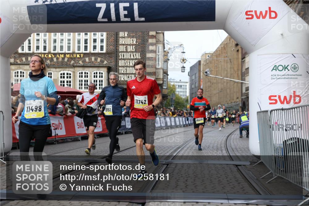 05.10.2025 - 20. swb-Marathon Bremen Yannick Fuchs http://msf.ph/oto/9258181 05.10.2025 10:47:34 Ziel 9244, 9428, 9670, 10319, 10637, 10667, 10951, 11498, 11705, 11742 meine-sportfotos.de