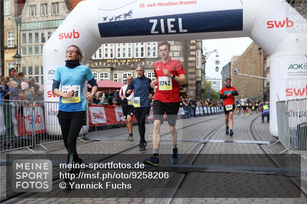 05.10.2025 - 20. swb-Marathon Bremen Yannick Fuchs http://msf.ph/oto/9258206 05.10.2025 10:47:35 Ziel 9244, 9428, 10319, 10637, 10667, 10951, 11498, 11705, 11742 meine-sportfotos.de