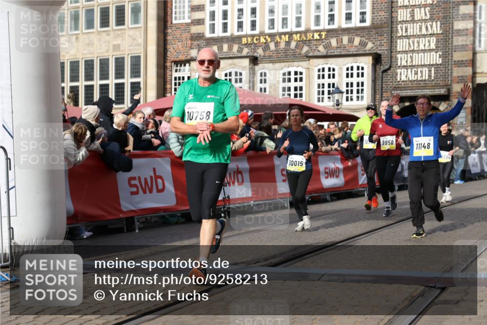 05.10.2025 - 20. swb-Marathon Bremen Yannick Fuchs http://msf.ph/oto/9258213 05.10.2025 10:56:07 Ziel 7147, 9871, 9950, 10015, 10394, 10641, 10654, 10675, 10758, 10921, 10959, 11148, 11439, 11626 meine-sportfotos.de