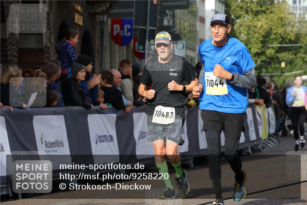 05.10.2025 - 20. swb-Marathon Bremen Strokosch-Dieckow http://msf.ph/oto/9258220 05.10.2025 11:04:25 Ziel 8111, 9610, 9684, 10278, 10439, 10483, 10678, 10956, 11044, 11200, 11704 meine-sportfotos.de