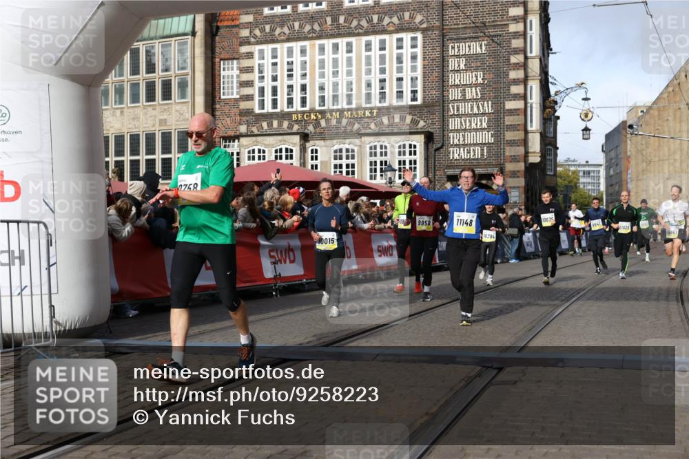 05.10.2025 - 20. swb-Marathon Bremen Yannick Fuchs http://msf.ph/oto/9258223 05.10.2025 10:56:07 Ziel 7147, 9871, 9950, 10015, 10394, 10641, 10654, 10675, 10758, 10921, 10959, 11148, 11439, 11626 meine-sportfotos.de