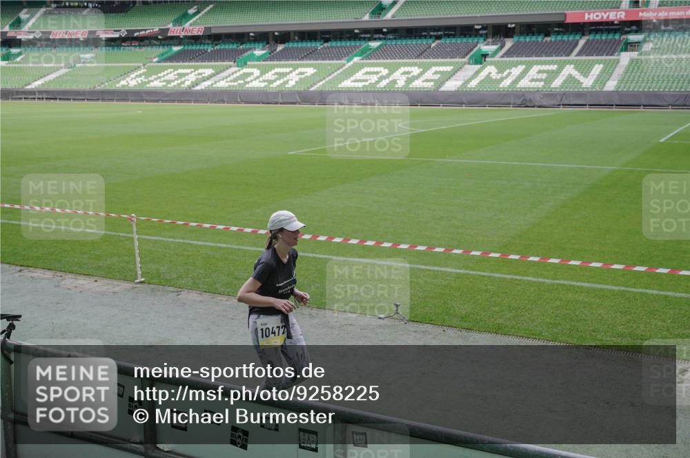 05.10.2025 - 20. swb-Marathon Bremen Michael Burmester http://msf.ph/oto/9258225 05.10.2025 10:45:50 Laufen im Stadion 7014, 7410, 9203, 9420, 9465, 9643, 9838, 9869, 10000, 10023, 10083, 10186, 10201, 10220, 10312, 10450, 10465, 10472, 10496, 10575, 10602, 10728, 10759, 10949, 10976, 11020, 11029, 11036, 11068, 11082, 11332, 11438, 11541, 7109, 7110, 8476, 9242, 9264, 9342, 9441, 9756, 9767, 9768, 9948, 10114, 10115, 10190, 10282, 10292, 10339, 10340, 10379, 10622, 10647, 10671, 10752, 10808, 10842, 10846, 10957, 11085, 11117, 11118, 11139, 11264, 11367, 11375, 11378 meine-sportfotos.de