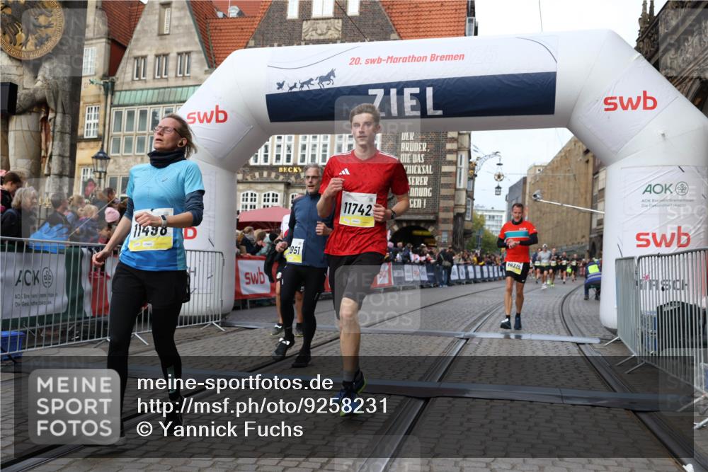 05.10.2025 - 20. swb-Marathon Bremen Yannick Fuchs http://msf.ph/oto/9258231 05.10.2025 10:47:35 Ziel 9244, 9428, 10319, 10637, 10667, 10951, 11498, 11705, 11742 meine-sportfotos.de