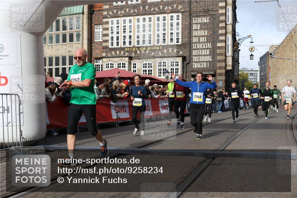 05.10.2025 - 20. swb-Marathon Bremen Yannick Fuchs http://msf.ph/oto/9258234 05.10.2025 10:56:07 Ziel 7147, 9871, 9950, 10015, 10394, 10641, 10654, 10675, 10758, 10921, 10959, 11148, 11439, 11626 meine-sportfotos.de