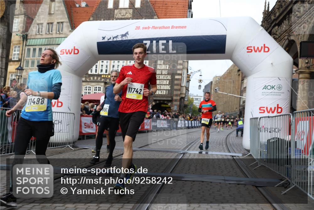 05.10.2025 - 20. swb-Marathon Bremen Yannick Fuchs http://msf.ph/oto/9258242 05.10.2025 10:47:35 Ziel 9244, 9428, 10319, 10637, 10667, 10951, 11498, 11705, 11742 meine-sportfotos.de