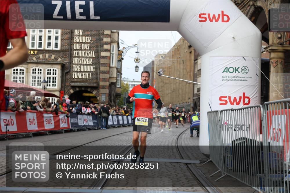 05.10.2025 - 20. swb-Marathon Bremen Yannick Fuchs http://msf.ph/oto/9258251 05.10.2025 10:47:36 Ziel 9244, 9428, 10319, 10637, 10667, 10951, 11498, 11705, 11742 meine-sportfotos.de