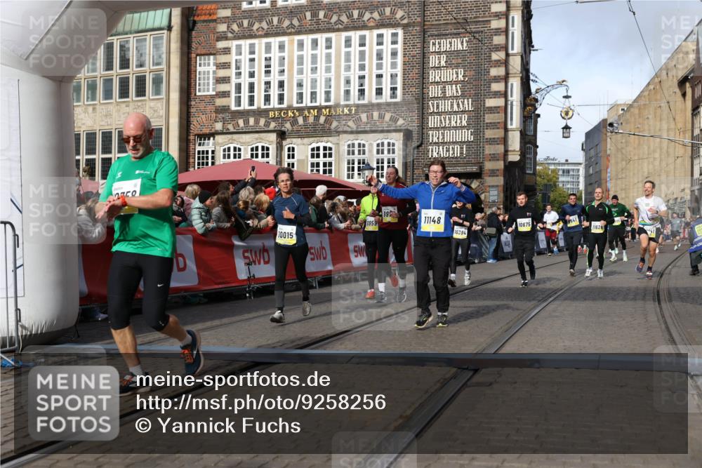 05.10.2025 - 20. swb-Marathon Bremen Yannick Fuchs http://msf.ph/oto/9258256 05.10.2025 10:56:07 Ziel 7147, 9871, 9950, 10015, 10394, 10641, 10654, 10675, 10758, 10921, 10959, 11148, 11439, 11626 meine-sportfotos.de