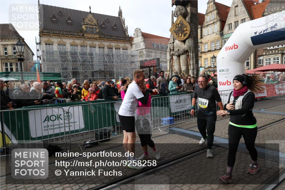 05.10.2025 - 20. swb-Marathon Bremen Yannick Fuchs http://msf.ph/oto/9258258 05.10.2025 11:16:38 Ziel 9563, 10023, 10379, 10450, 11358, 11404 meine-sportfotos.de