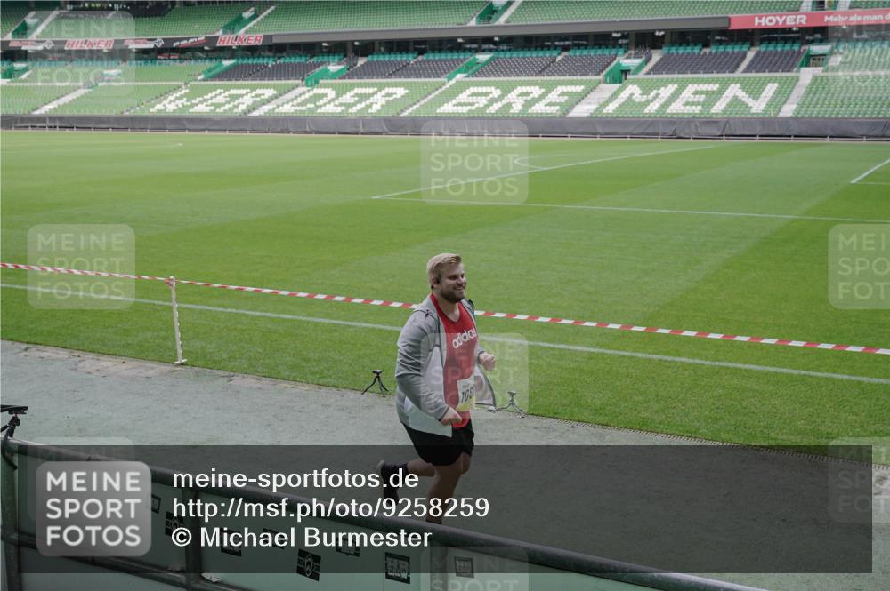 05.10.2025 - 20. swb-Marathon Bremen Michael Burmester http://msf.ph/oto/9258259 05.10.2025 10:45:53 Laufen im Stadion 7014, 7410, 9203, 9420, 9465, 9643, 9838, 9869, 10000, 10023, 10083, 10186, 10201, 10220, 10312, 10450, 10465, 10472, 10496, 10575, 10602, 10728, 10736, 10759, 10949, 10976, 11020, 11029, 11036, 11068, 11082, 11332, 11358, 11438, 11541, 7109, 7110, 8476, 9242, 9342, 9441, 9756, 9948, 10114, 10115, 10190, 10282, 10292, 10339, 10340, 10379, 10622, 10671, 10752, 10808, 10842, 10846, 10957, 11085, 11117, 11118, 11139, 11264, 11367, 11375, 11378 meine-sportfotos.de