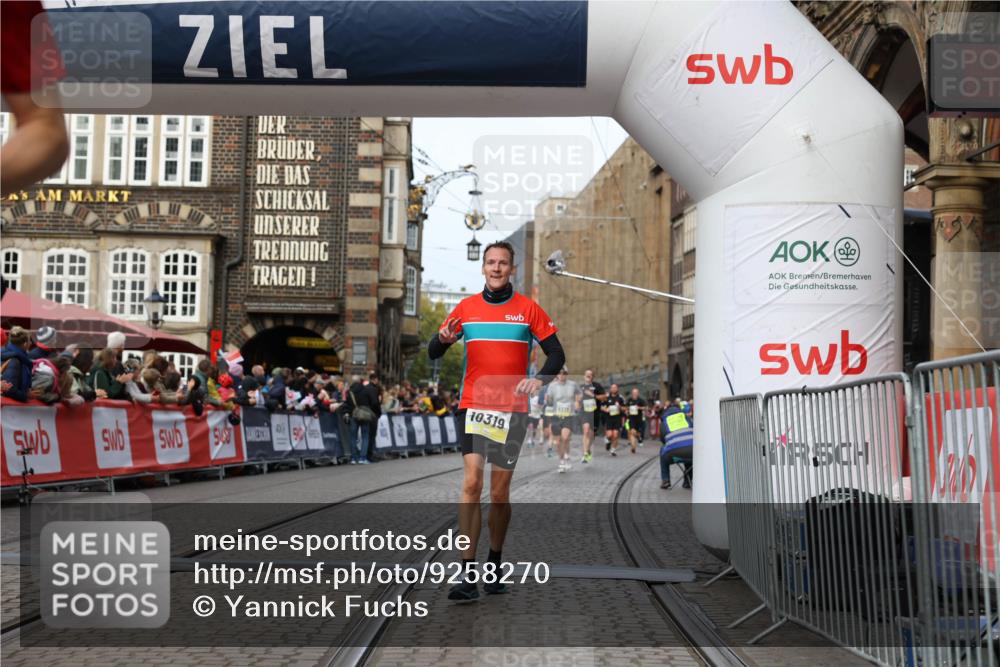 05.10.2025 - 20. swb-Marathon Bremen Yannick Fuchs http://msf.ph/oto/9258270 05.10.2025 10:47:36 Ziel 9244, 9428, 10319, 10637, 10667, 10951, 11498, 11705, 11742 meine-sportfotos.de