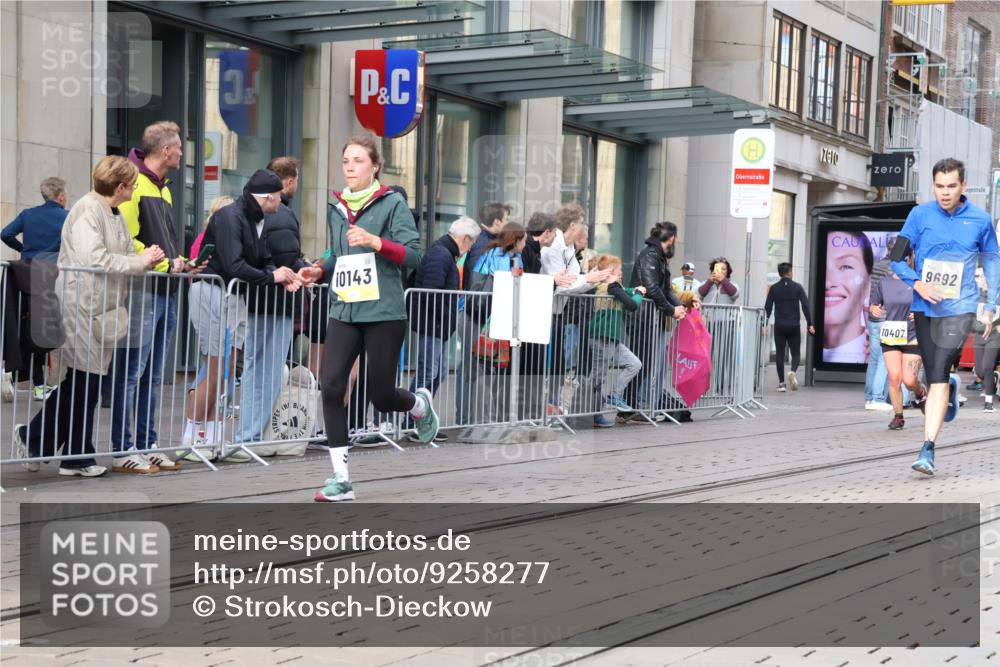 05.10.2025 - 20. swb-Marathon Bremen Strokosch-Dieckow http://msf.ph/oto/9258277 05.10.2025 10:58:53 Ziel 9183, 9219, 9454, 9508, 9635, 9692, 10039, 10143, 10200, 10274, 10353, 10357, 10407, 10594, 10607, 11006, 11007, 11207, 11400, 9183, 9219, 9454, 9508, 9635, 9692, 10039, 10143, 10200, 10274, 10353, 10357, 10407, 10594, 10607, 11006, 11007, 11207, 11400 meine-sportfotos.de